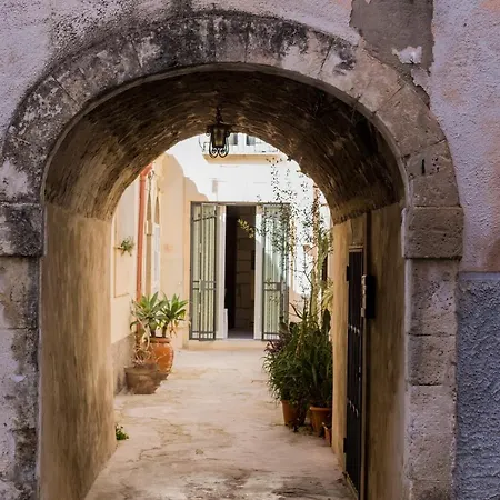 La Dimora Degli Eroi * Noto
