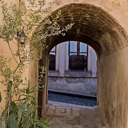 La Dimora Degli Eroi * Noto
